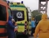 شاهد لحظة نقل 10 مصابين بفيروس كورونا من طاقم تمريض مستشفى الداخلة للأقصر