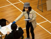 طلاب يؤدون الامتحانات فى هونج كونج الصينية وسط إجراءات مشددة ضد كورونا  