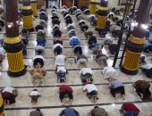 صلاة الجماعة حول العالم فى أول أيام رمضان من بعيد لبعيد بسبب كورونا