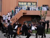 العالم هذا الصباح.. طلاب يؤدون امتحانات فى هونج كونج الصينية وسط إجراءات مشددة ضد كورونا..أوركسترا "الإذاعة اليونانية" تعزف أمام مستشفى تكريماً للطواقم الطبية.. نصب تذكارى بالورود فى ذكرى مذبحة نوفا سكوشا بكندا