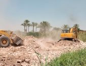 الرى تزيل تعديات أحد أعضاء مجلس النواب بمحافظة الجيزة على النيل