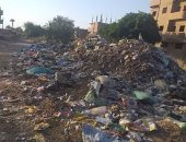 خوفا من كورونا.. شكوى من تراكم القمامة فى قرية الصلعا بمحافظة سوهاج