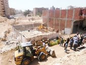 حملات بحى الأربعين وفيصل بالسويس لإزالة التعديات على أراضى وأملاك الدولة.. صور