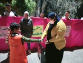 "شفت الموت بعنيا".. قصة ممرضة بجامعة المنصورة أصيبت بكورونا وخرجت من مستشفى العزل بعد شفائها.. دنيا: رأيت الموت بعينى ولا أقبل ابنتى.. والأهالى استقبلونى بالورود.. و الفيروس صعب فخافوا على أنفسكم