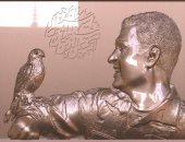 أستاذ بجامعة المنيا ينحت تمثالا للشهيد احمد المنسى 