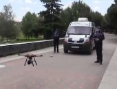 شرطة إسبانيا تستخدم طائرات الدرون لمطالبة سكان مدريد بالتزام منازلهم.. فيديو