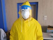 الجيش الأبيض.. خالد فنى تمريض فى مواجهة كورونا بمستشفى جامعة المنصورة