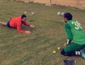 شاهد.. عصام الحضري يستعرض مهاراته بكرة التنس