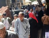شكوى من الزحام اليومى بسوق درب الأقماعية فى باب الشعرية بالقاهرة