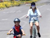 ريس ويذرسبون تستمتع بركوب الدراجة مع ابنها تينيسي فى ماليبو