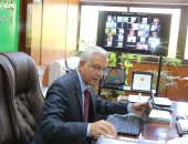 رئيس جامعة المنوفية يعقد جلسة مجلس الجامعة "أون لاين" بحضور المحافظ