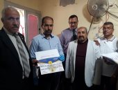 معلمو الشيخ زويد بشمال سيناء يكرمون العاملين بالكهرباء والملاريا والبريد.. صور