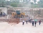 محافظة الجيزة تزيل مول تجارى تحت الإنشاء على طريق مصر - أسيوط