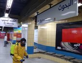 صور.. شركة المترو تواصل أعمال تعقيم وتطهير المحطات والقطارات ضد كورونا