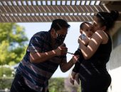 أطباء يعالجون الأطفال حديثى الولادة فى منازلهم بسبب كورونا