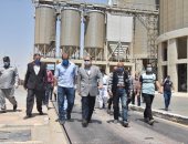 محافظ أسيوط: توريد 6474 طن قمح للصوامع دون عقبات