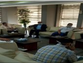 شاهد.. اللجنة الخماسية بالكامل ترتدى "الكمامات" فى اجتماع عودة الدورى