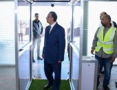 صور.. محافظ الإسكندرية يتسلم كابينة تعقيم لحماية الموظفين والعاملين من كورونا