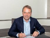 هانز فليك يوقع عقود تجديده مع بايرن ميونخ حتى 2023.. صور