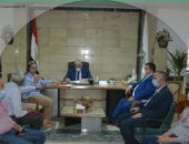 محافظ جنوب سيناء يلتقى المجموعة الاقتصادية ويؤكد انتهاء المشروعات فى المواعيد المقررة