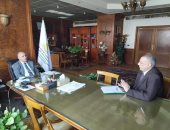 وزير الرى يتابع آخر المستجدات فى المركز الثقافى الأفريقى بأسوان