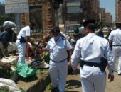 صور.. إزالة إشغالات الباعة الجائلين والمحلات التجارية بشوارع مدينة طنطا