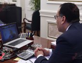 رئيس الوزراء يعقد اجتماعا بالفيديو مع رئيس البنك الأوروبى لإعادة الإعمار