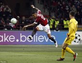 جول مورنينج.. بواتينج يهز شباك أرسنال على طريقة فان باستن