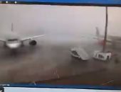 لحظة تصادم طائرة بأخرى فى مطار حمد الدولى بقطر.. فيديو وصور