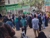 خوفا من كورونا.. شكوى من تكدس المواطنين والتجمعات أمام مكتب بريد الخصوص