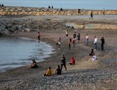 لأول مرة منذ ظهور كوورنا.. اسبانيا تخرج من الإغلاق وممارسة الرياضة على الشواطئ