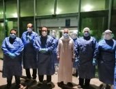 فيديو وصور.. سبعينى متعافى من كورونا للأطباء: كنا أبطال 73 وأنتم أبطال الآن