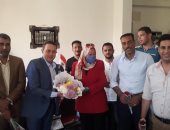 صور.. القومى للمرأة بجنوب سيناء يقدم الزهور للعاملين بالقطاع الصحى 