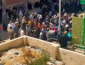 خوفا من كورونا.. شكوى من زحام شديد أمام مكتب بريد المساكن الصينية بالعجمى