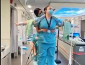 سفينة الأمل..أطقم طبية تستغل الحجر الصحى فى المستشفيات على طريقتهم الخاصة 