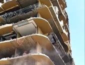 صور.. إزالة برج سكنى مخالف مكون من 15 طابقا بحى البساتين جنوب القاهرة