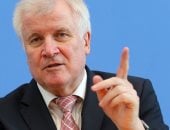 وزير داخلية ألمانيا يعارض فتح الحدود: كورونا لا يأخذ إجازات 