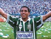 جول مورنينج.. روبرتو كارلوس يسجل ركلة حرة من منتصف الملعب