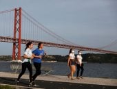 الخروج من سجن العزل المنزلى.. البرتغاليون يستمتعون بتخفيف قيود كورونا