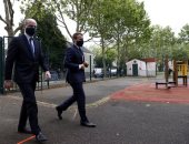 الرئيس الفرنسى يزور مدرسة ابتدائية فى بواسى بصحبة وزير التعليم.. صور 