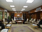 محافظ قنا ونائبه يستقبلان المواطنين للإستماع لمشاكلهم والعمل على حلها..صور