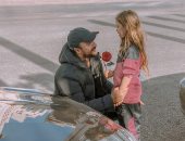 أحمد العوضى ينشر صورا مع طفلين خلال تصوير "الاختيار"