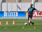 الأندية الإيطالية تستعد لاستئناف الدورى بعد أزمة كورونا.. ساسولو أول العائدين للتدريبات.. بونوتشى ورامسى الأبرز فى مران يوفنتوس باليوم الأول.. وميلان يبدأ الفحوصات الطبية للاعبين والجهاز الفنى