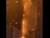 فيديو.. اندلاع حريق هائل فى واجهة أحد أبراج إمارة الشارقة بدولة الإمارات