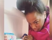 ملل العزل فتحلها باب الشهرة.. ممثلة فلسطينية تحاور ثلاجتها بالمنزل.. فيديو