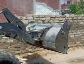 صور .. إزالة التعديات عن 2400 متر من أراضى الدولة فى برج العرب بالإسكندرية