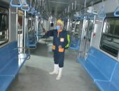 صور.. شركة المترو تواصل أعمال تعقيم وتطهير المحطات والقطارات ضد كورونا