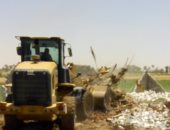 صور.. إزالة 15حالة تعد على أرض زراعية فى حملة بمركز الواسطى    