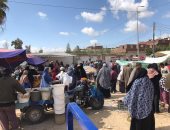 صور .. حملة مكبرة لفض تجمعات الأسواق بأحياء العامرية وشرق الإسكندرية