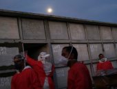 ريو دى جانيرو تُخصص مدافن خرسانية لموتى كورونا خوفا من العدوى.. صور